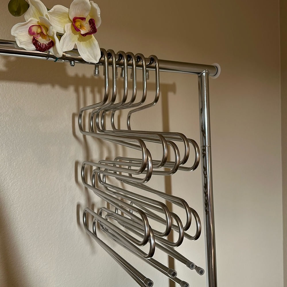 Metal Clothing Hangers (6)